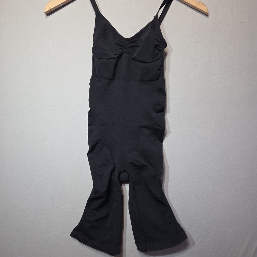 Quince Sculpting Shapewear Shorts Bodysuit Black Adjustable Straps Women's L NWT